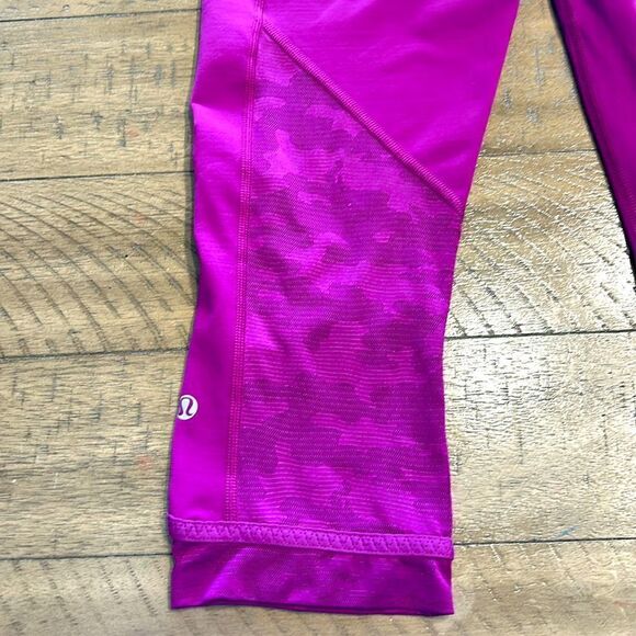 Lululemon capri leggings size 6. Camo - Picture 12 of 16